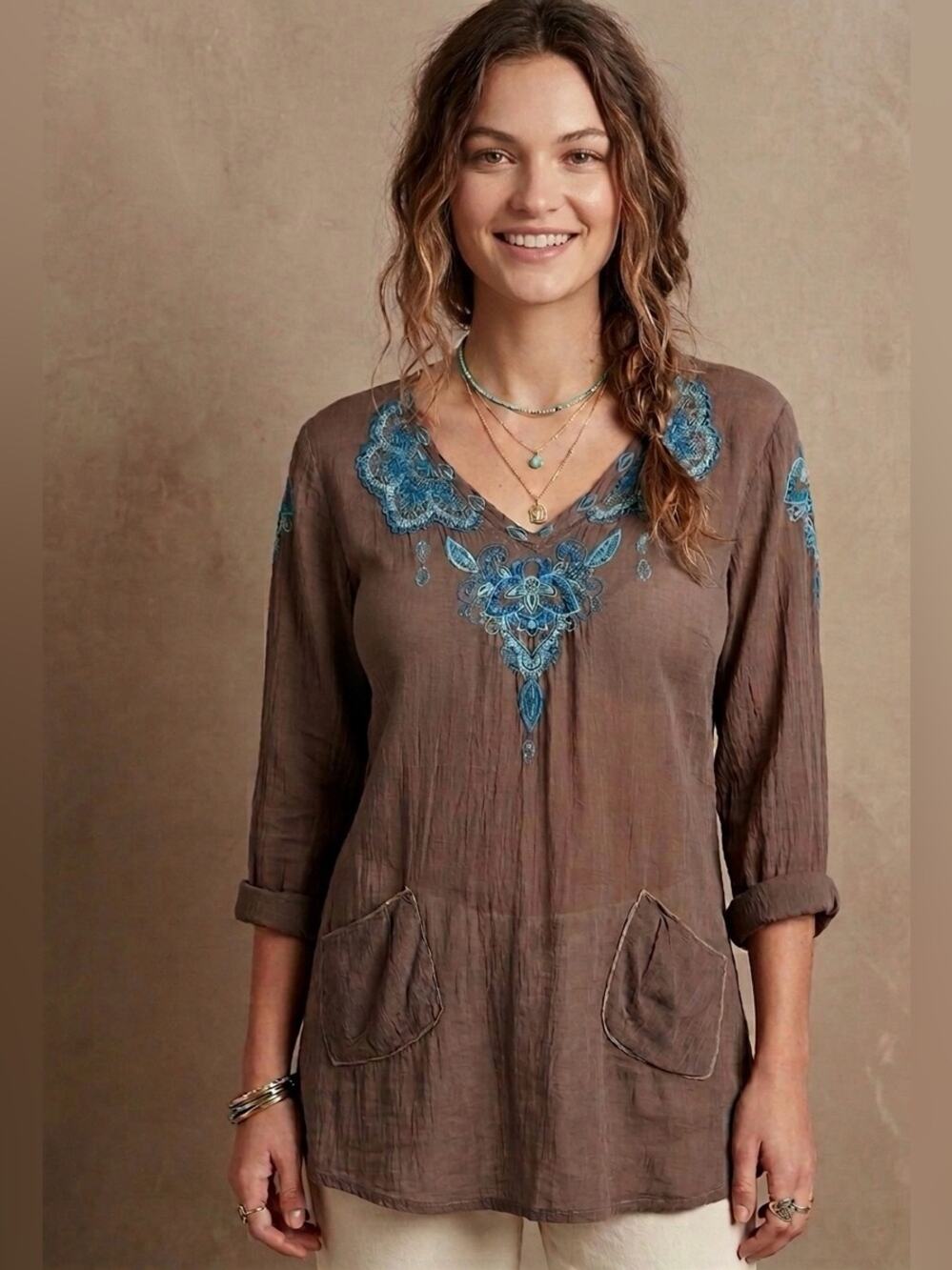 Johnny was brown embroidered 3/4 sleeve tunic. Small